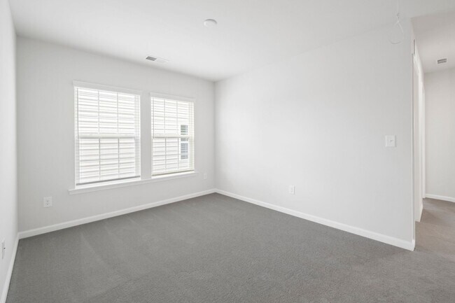 Building Photo - Almost Brand New Home 4 Bedroom with 2.5 b...