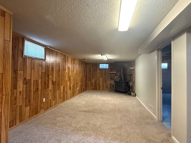 Building Photo - House For Lease
