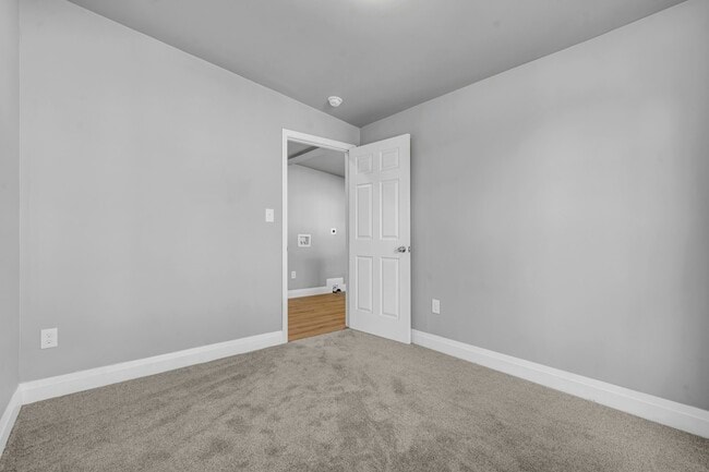 Building Photo - 19 E Main St