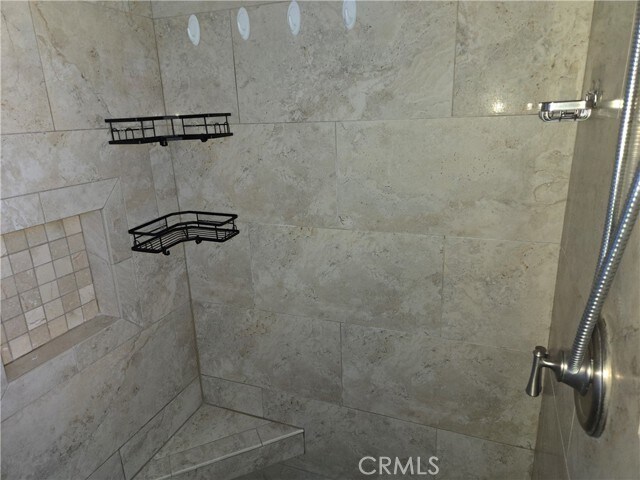 Building Photo - 15721 Lakeridge Rd
