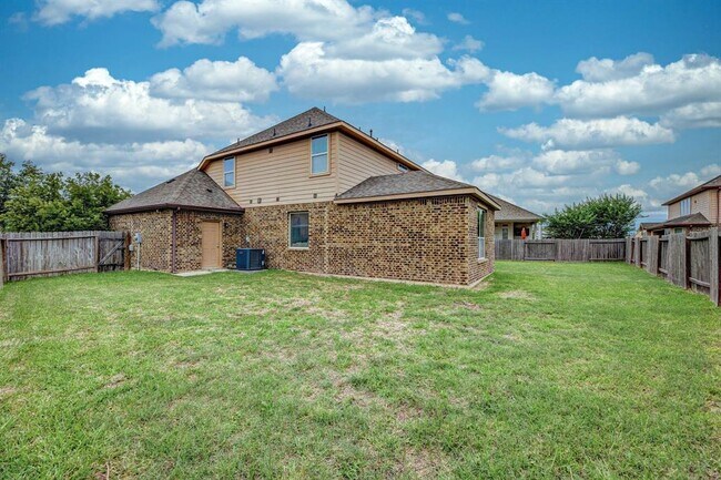 Building Photo - 207 Denfield Ct