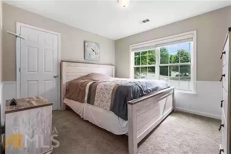 Building Photo - Room in House on Weller Tr NE
