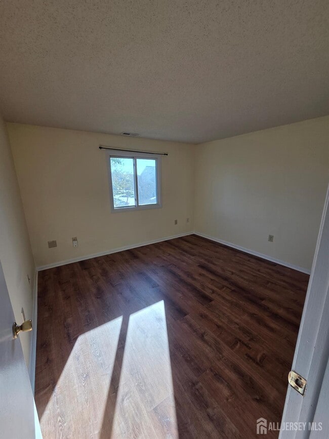 Building Photo - 5012 Ravens Crest Dr