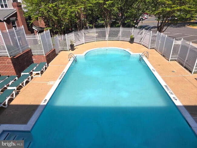 Building Photo - 1645 International Dr