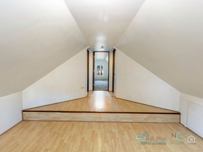 Building Photo - $500 OFF Special - Beautiful 4 Bed/1 Bath Home in Astoria