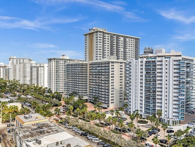 Building Photo - 3430 Galt Ocean Dr