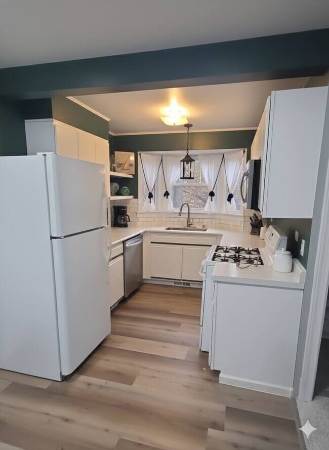 Building Photo - 135 Cora Ave