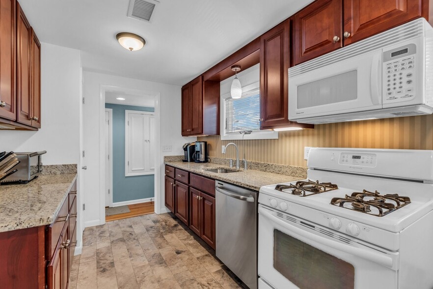 Building Photo - 127 Trenton Ave