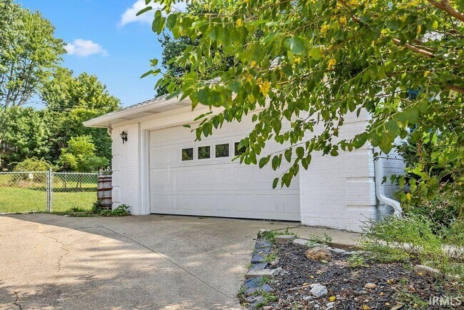 Building Photo - 4425 E Cambridge Ct