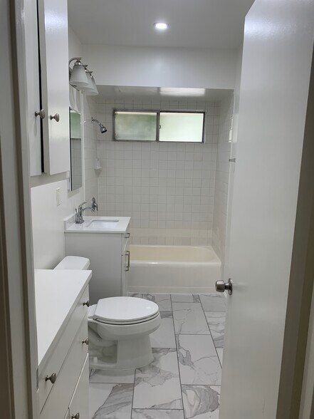 Building Photo - 820 S Rosemead Blvd