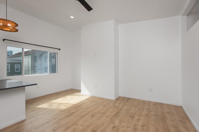 Building Photo - 38 Ravine Ave