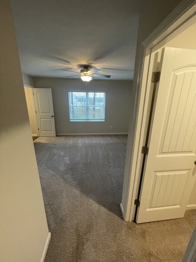 Building Photo - New 3 Bedroom 2.5 Bathroom Townhome!