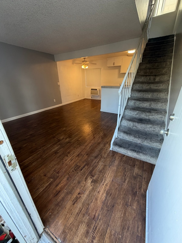 Building Photo - 444 E Rowland St