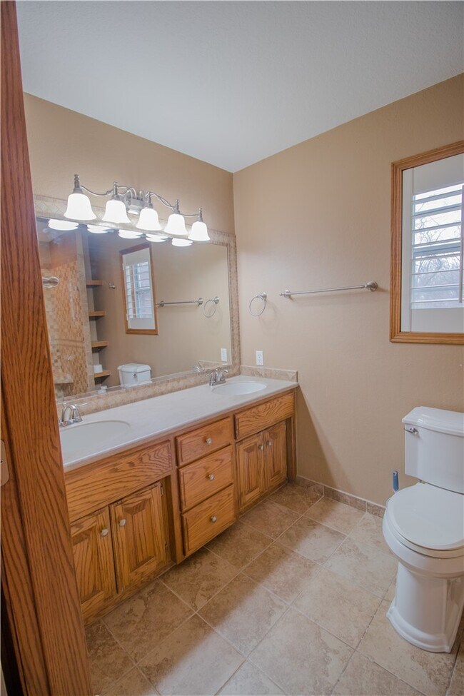 Building Photo - 903 Red Fox Cir