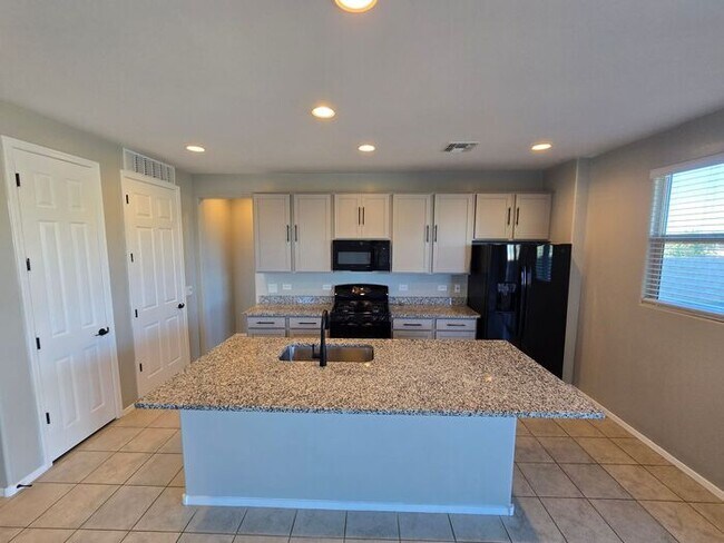 Building Photo - MOVE IN SPECIAL!! 3 Bedroom/ 2 Bath Red Rock Oasis