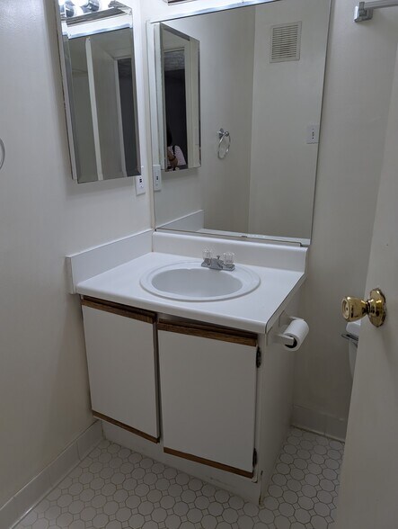 Building Photo - 4410 Groombridge Way