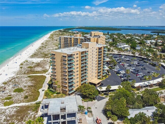 Building Photo - 880 Mandalay Ave