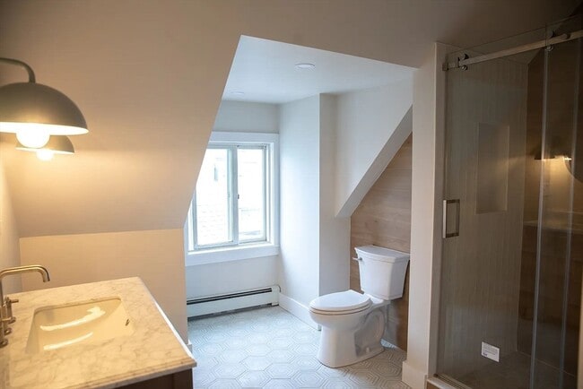 Building Photo - 41 Fernwood Ave