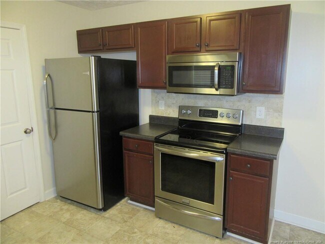 Building Photo - 2212 Cliff Swallow Drive