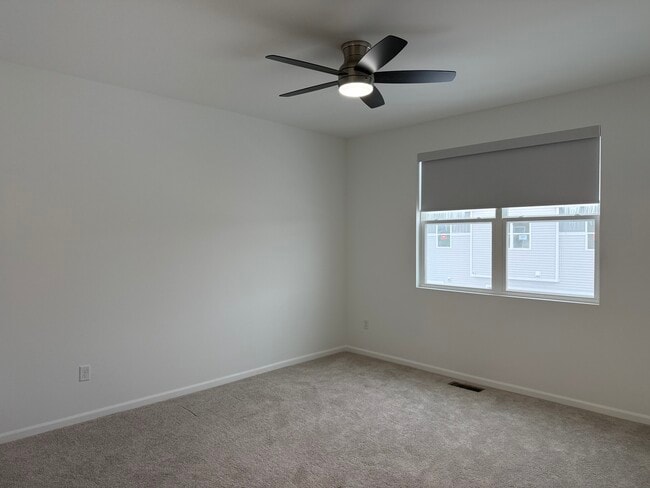 Building Photo - 287 Kingsport Dr