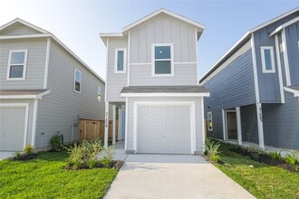 Building Photo - 21479 Carosella Dr