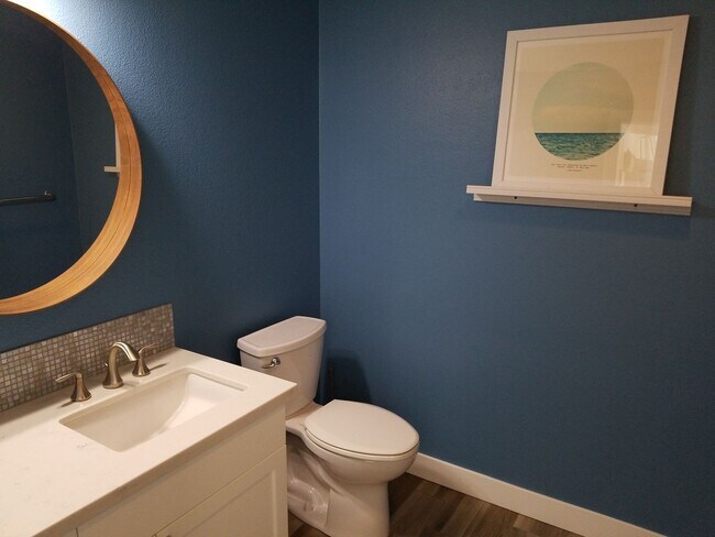 Building Photo - Little Italy 2bed Townhouse, Wait, how cut...