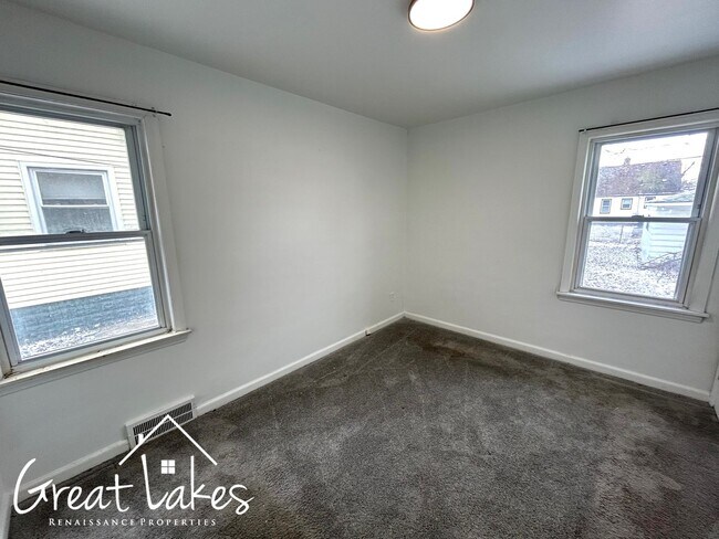 Building Photo - Charming 2 Bedroom 1 Bathroom now available for rent