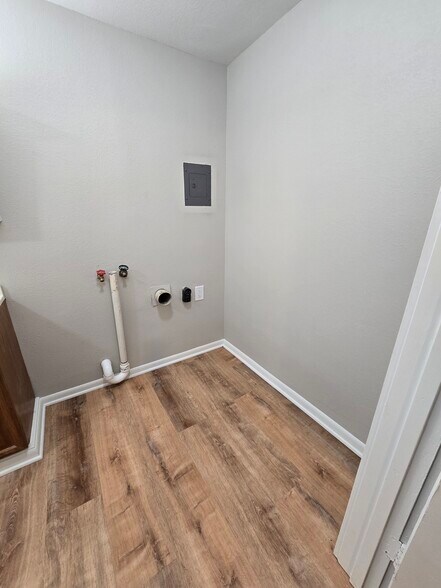 Building Photo - 2307 Elm Ave