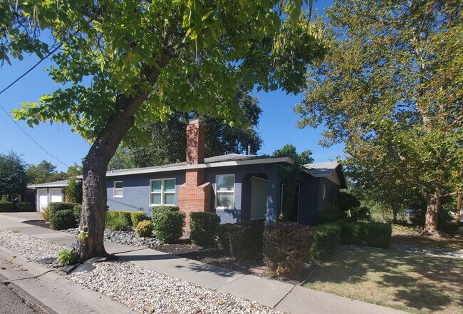 Building Photo - 2166 Garden Ave