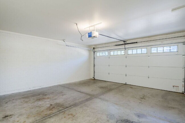Building Photo - 10207 S 43rd Pl