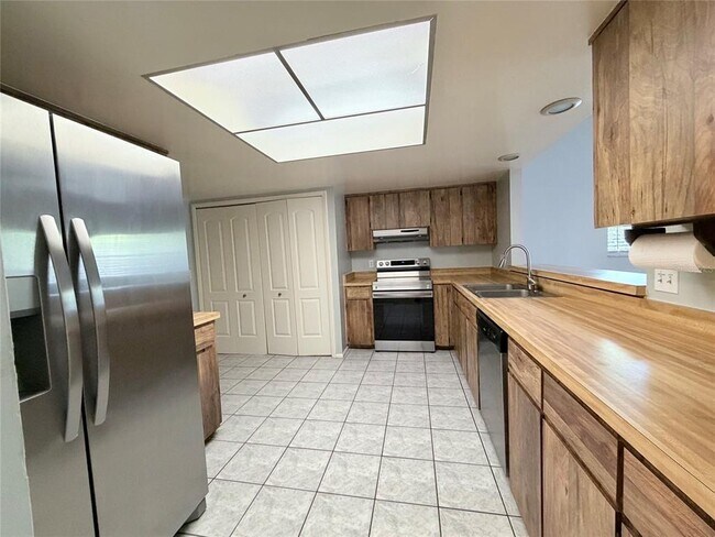 Building Photo - 298 Quail Ct