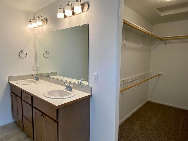 Building Photo - Stunning 3 Bed, 2 Bath Rancher in Airway Heights!