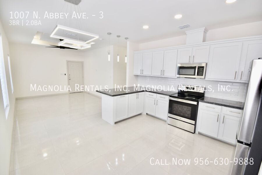 Building Photo - 1007 N Abbey Ave