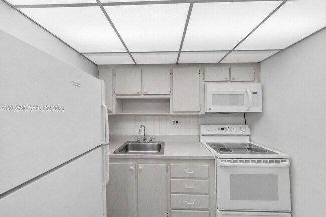 Building Photo - 250 174th St