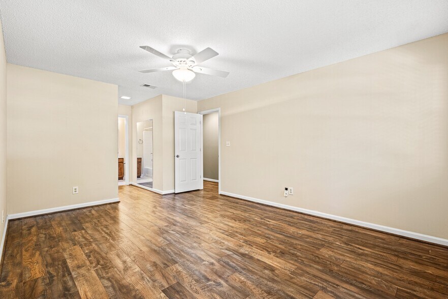 Master w/Ceiling Fan - 98 Hampshire Ct