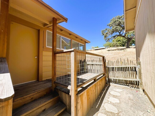 Building Photo - 402 Ormsby Ln