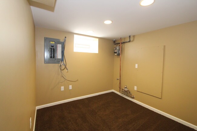 Building Photo - 246 Valley Ave SW