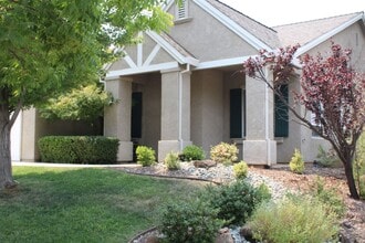 Building Photo - 4 BED/2 BATH IN THE SUNSET AVENUES SUBDIVISION