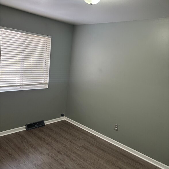 Building Photo - 1023 44th St