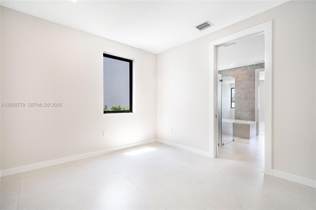 Building Photo - 1241 SW 23rd St