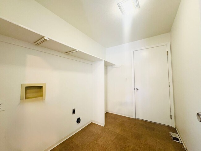 Building Photo - Desirable South East Boise Home for Rent -...