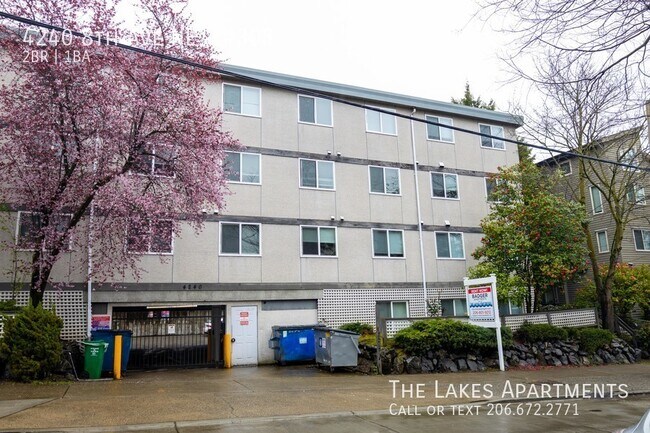 Building Photo - Walk to UW Campus!