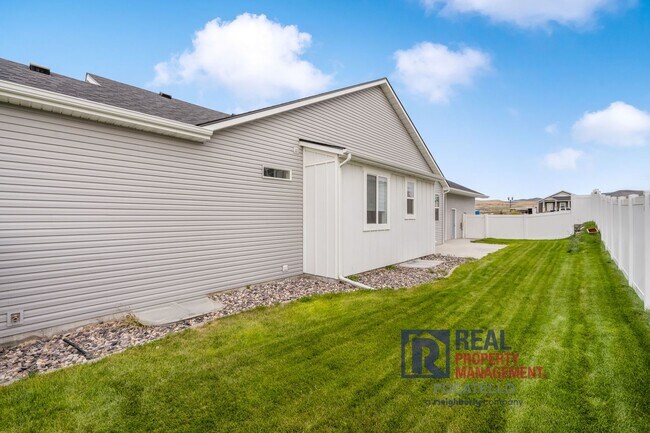 Building Photo - MOVE IN SPECIAL - Beautiful Brand New 6 be...