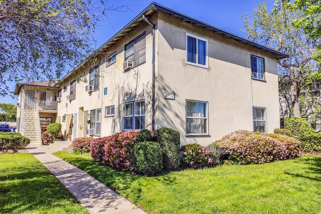 Primary Photo - 12243 Vanowen St