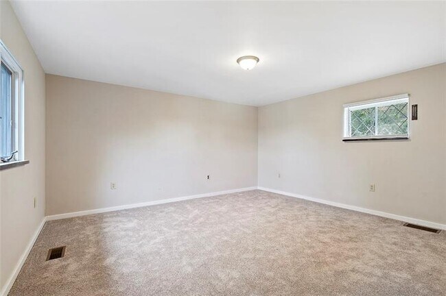 Building Photo - 8966 Knoll St