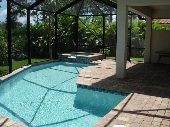 Building Photo - 495 NE Abaca Way