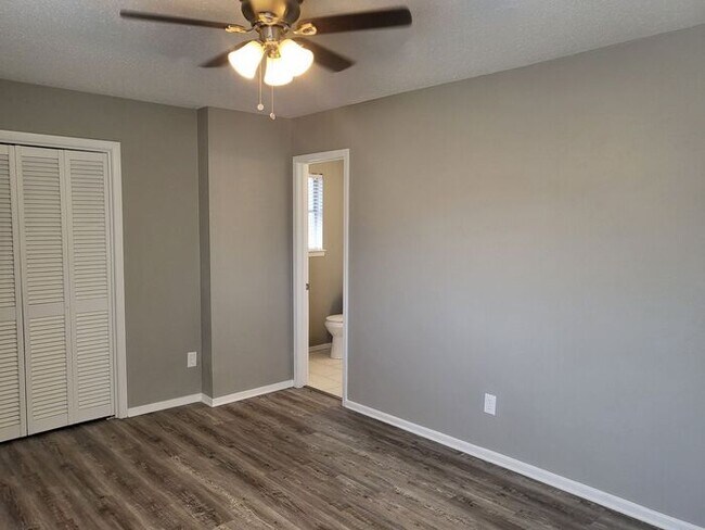 Building Photo - 6708 Robindale Rd