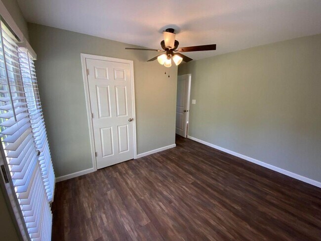 Building Photo - Brick Ranch in Columbia County!