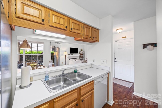 Building Photo - 5003 Sharon Rd