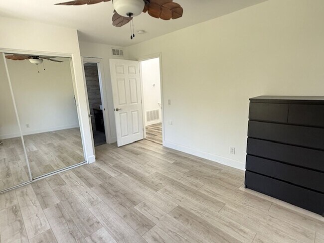 Building Photo - Unique Condo in Huntington Harbor